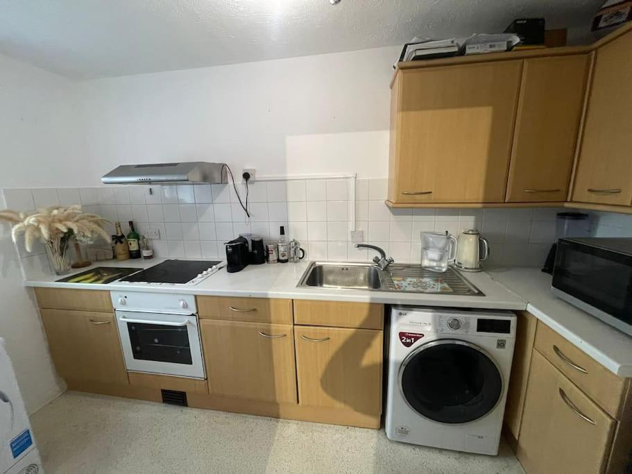 Private Close To Train Station Appartamento *